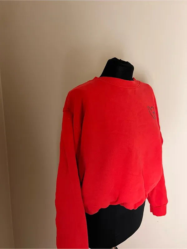 Universal Threads Red Heart Embroidered Crewneck Sweatshirt - Image 3