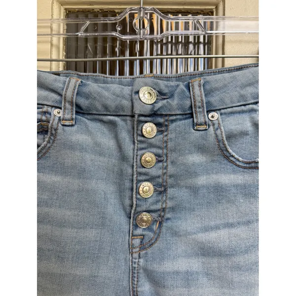 American‎ Eagle Denim Shorts Size 6 Curvy Hi-Rise Button Fly Distressed Hem - Image 2
