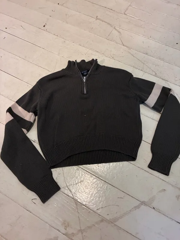 AE Studio by American Eagle Half - Image 2