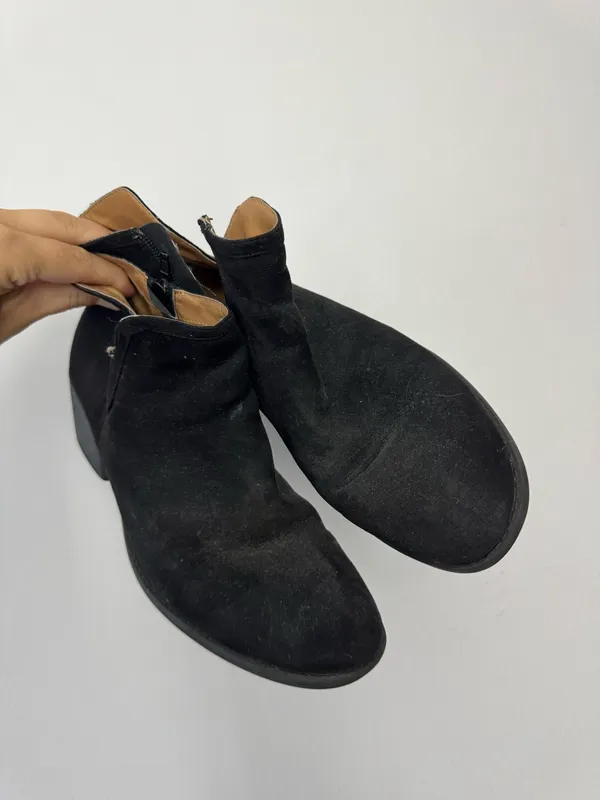 Qupid Black Suede Ankle Boots - Image 2