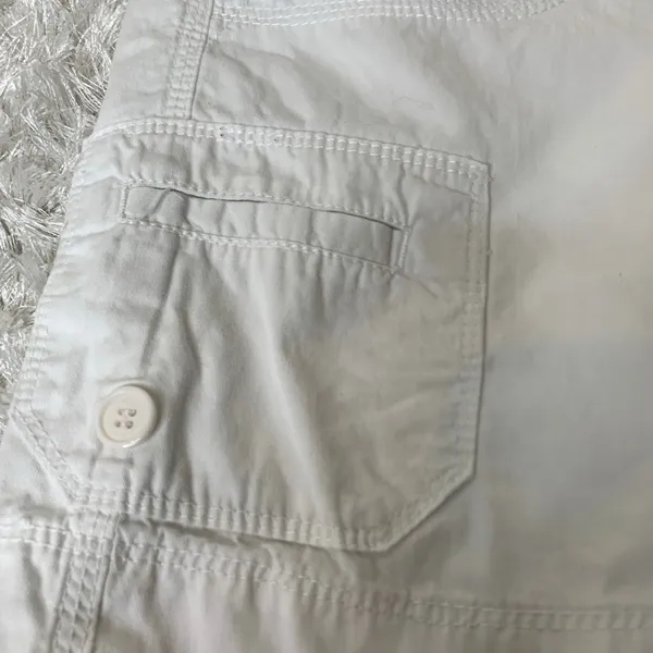 Calvin Klein White Cargo Shorts Sz 8 - Image 4