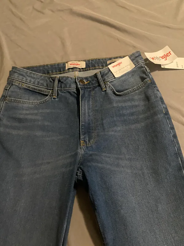 New Wrangler Women High Rise Boot Cut jeans - Image 3