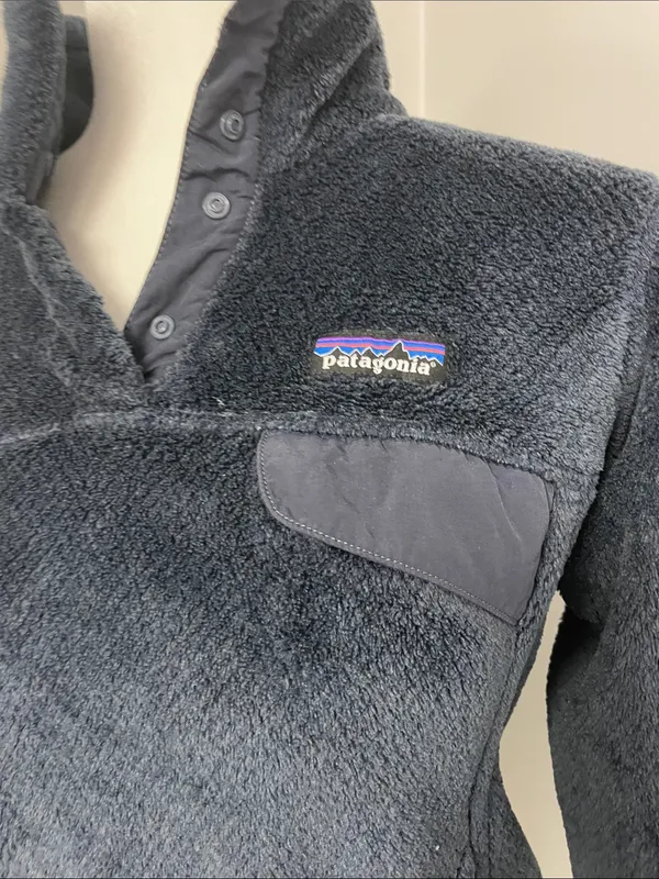 Women’s Patagonia pull over navy blue size small warm lightweight fitted - Image 2