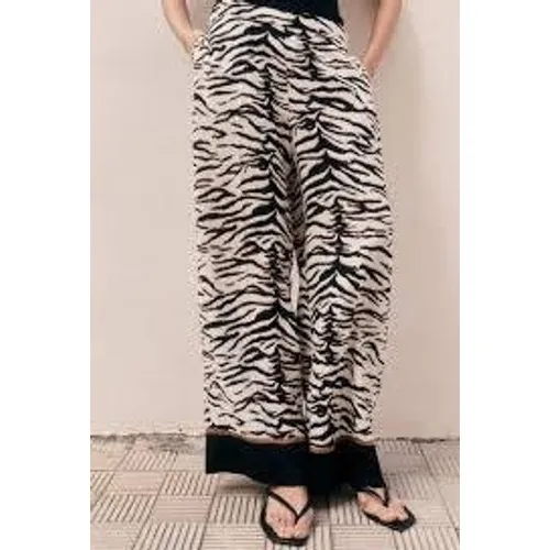 H&M Pants Women Size 8 Cream Tiger Print Wide Leg‎ High Rise Border Hem Casual - Image 2