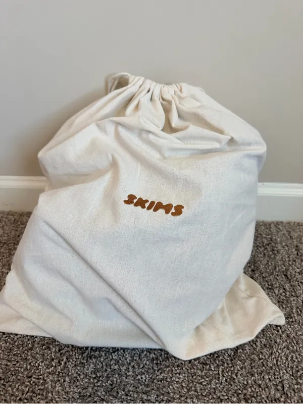NWT Skims Curly dog faux fur slippers in chai size 38 new in bag - Image 13