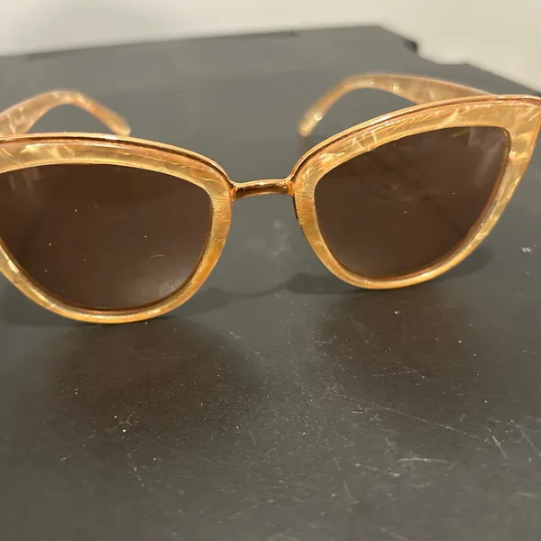 Stylish Gold Cat - Image 9