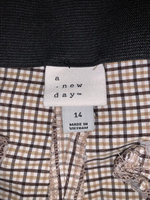 A New Day Capris Dress Pants - Image 4
