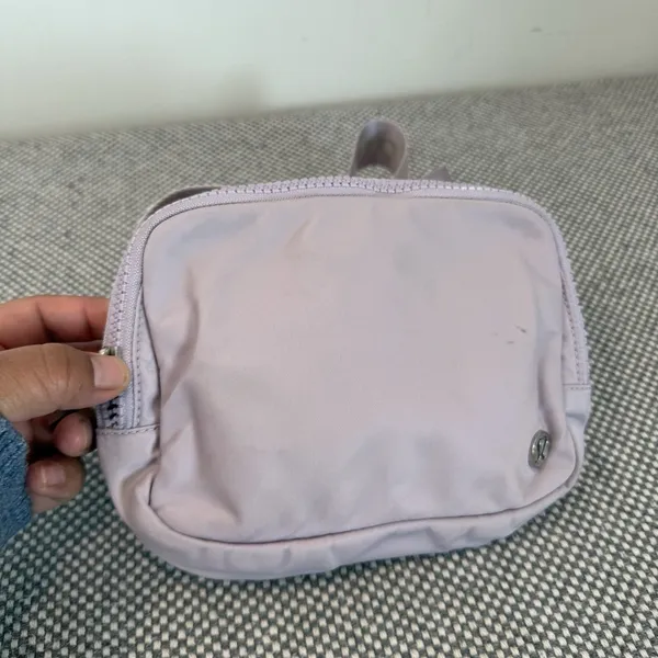 Lululemon Athletica everywhere belt bag in lilac ether/white opal/white. - Image 2