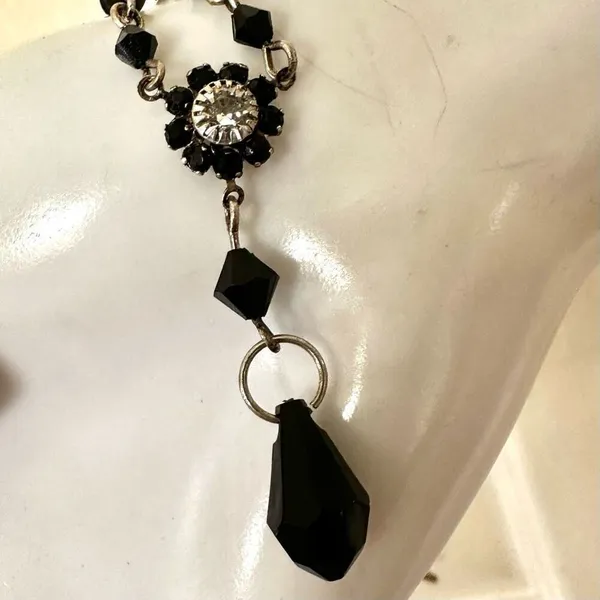 Black beaded drop pendant necklace - Image 10