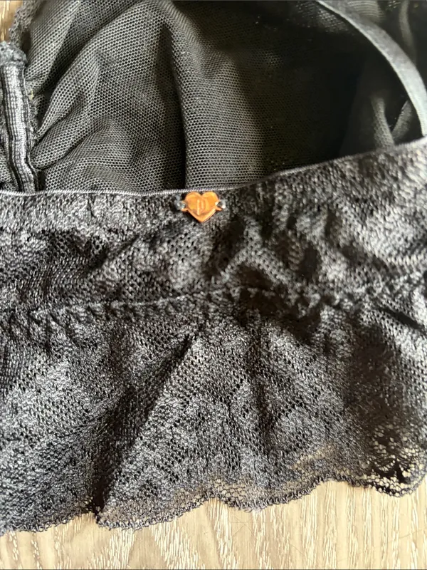 Victoria's Secret Black Delicate Lace Bralette with Sparkling Studs Medium - Image 3