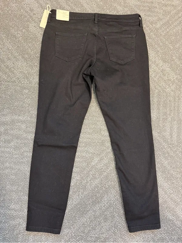 Universal Threads Mid Rise Skinny black jeans - Image 3