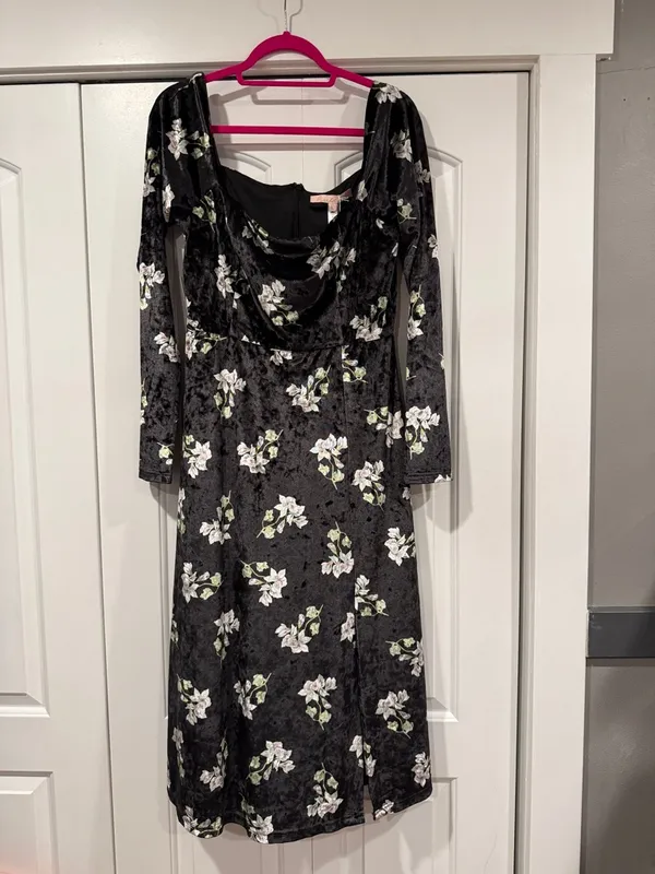 Hutch Black Velvet Floral Midi Dress with Square Neck‎ large nwt - Image 2