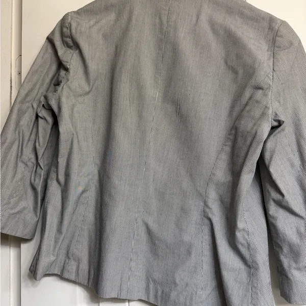 Express Women's Light Gray Suit Jacket - Image 6