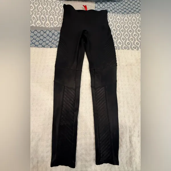 Spanx Moto Faux Leather Black Leggings Pants, size M EUC! - Image 2
