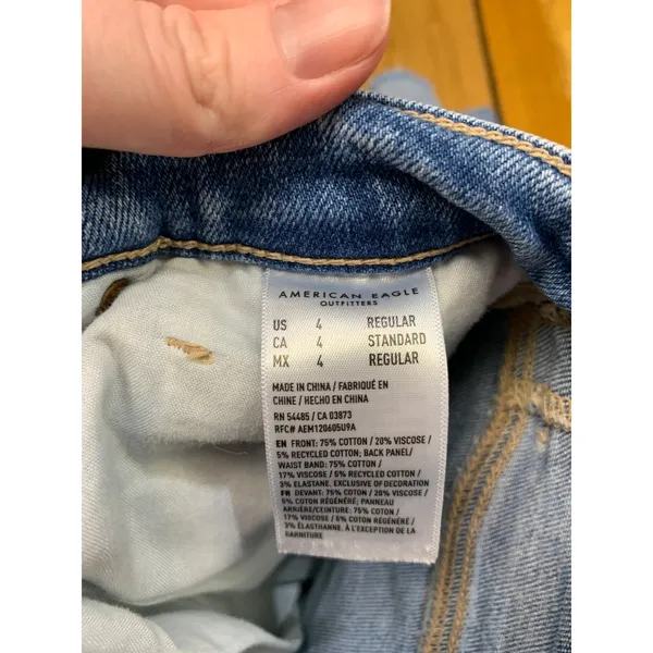 American Eagle Strigid Mom Jeans Womens 4 Regular Distressed Medium‎ Wash Blue - Image 8