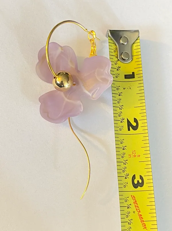 Handmade flower dangle hoop earrings💜 - Image 5