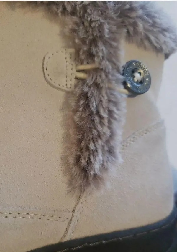 Khumbu faux fur lined leather boot( sticker still on. New ! - Image 3