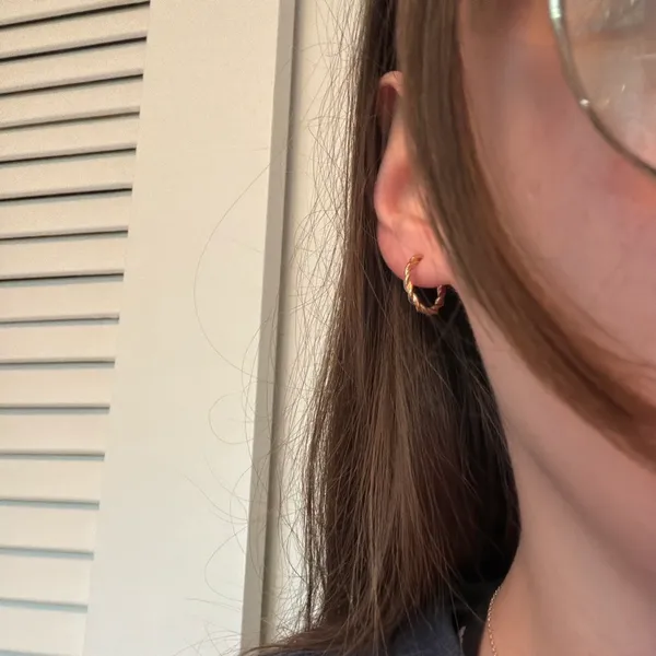 Twisted gold hoop earrings H&M - Image 4