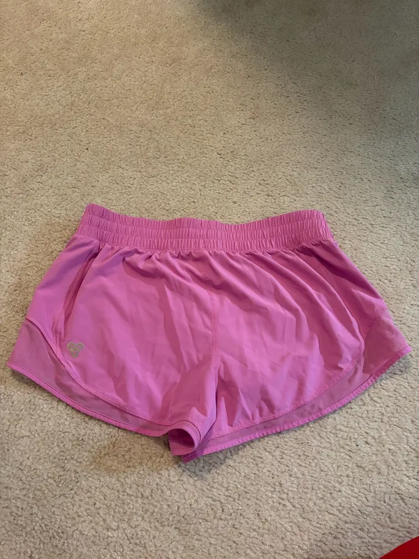 Aritzia golden MoveTech legacy shorts - Image 3