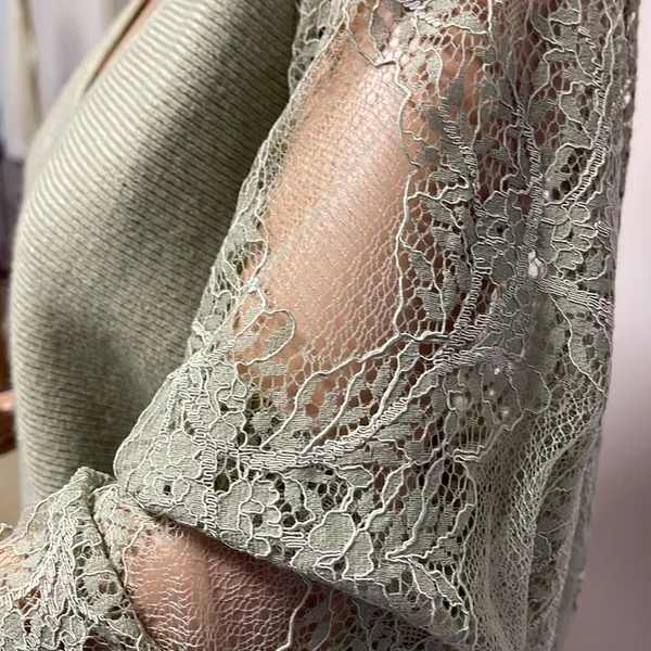 NWOT Fashion Green Sweater Lace Sheer Sleeves & Open Back Lace Design size XL - Image 3