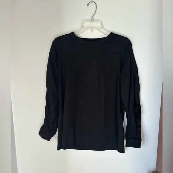 Pleione black top with cutout arm detail L - Image 7