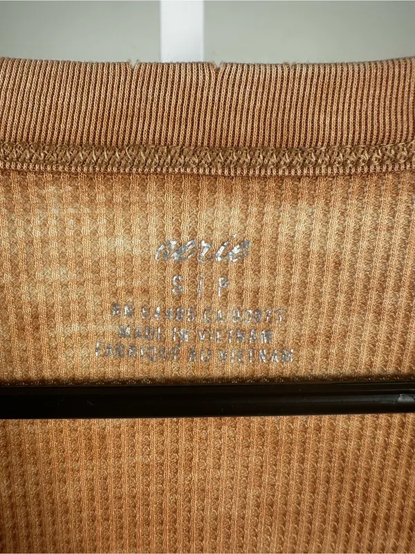 N295. Aerie- Ribbed Button Henley Long Sleeve Top - tan. Size small - Image 2
