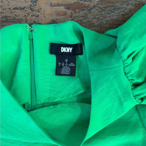 DKNY Kelly Green Drop Waist Flutter Sleeve Ruffle Hem Dress Size 2 💚🍄 - Image 9