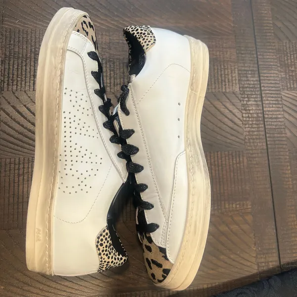 P448 John sneakers white/ leopard print 7.5 women - Image 7