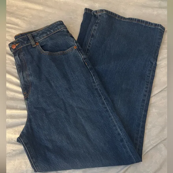 Classic Blue Women's Jeans - Image 12