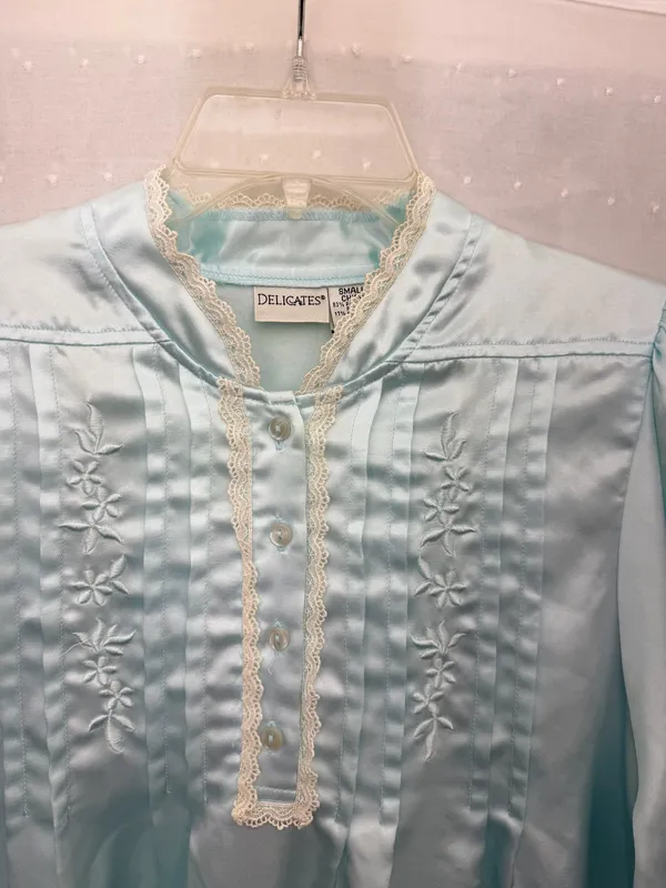 Delicates Vintage Light Blue Nightgown Size Small With Embroidery and Lace - Image 4