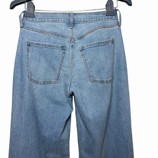 Old Navy Women's High Rise Wow Wide Leg Jeans Sz 2 Stretch Light Wash Minimalist - Image 4