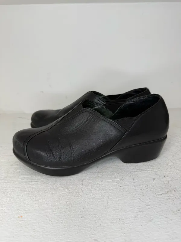 Dansko Black leather slip-on clogs with a heel. #clogs #comfort size 38 USA 8 - Image 3