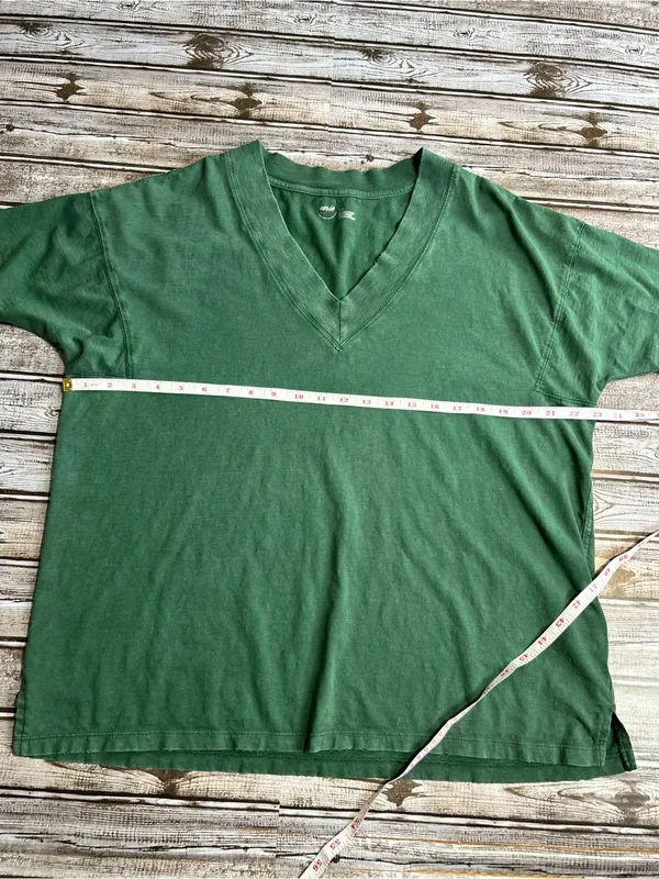 Aerie Oversized Women's Green V-Neck Cozy Tshirt size small - Image 4