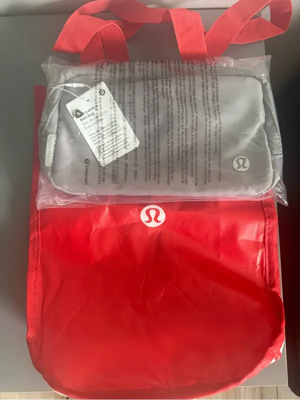 lululemon light grey travel pouch with red packing sleeve - Image 4