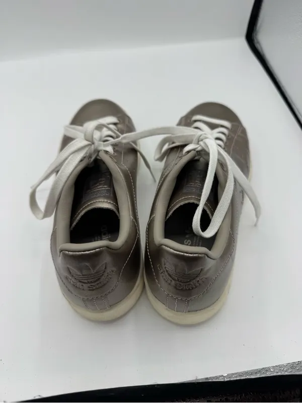Adidas Stan smith Metallic Gray Low-Top Sneakers women’s size 8 sporty school - Image 3