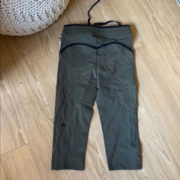 Alo Airbrush High Waist Race Pace Capri - Image 4