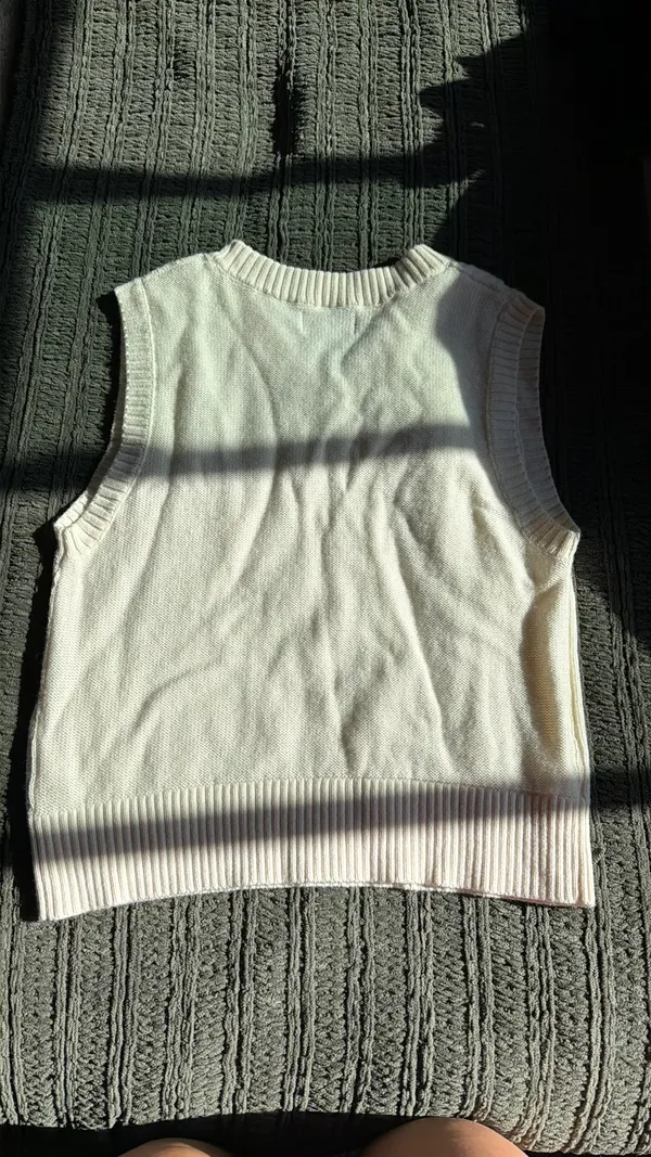 Old Navy Sweater Vest V-Neck - Image 2