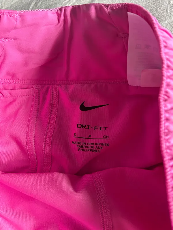 Nike Dri-Fit Shorts Pink - Image 3