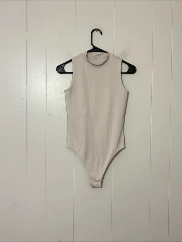 Vuori Halo Mock DreamKnit Bodysuit Milkweed Heather Sleeveless Soft Athleisure - Image 2