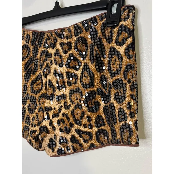 SHEIN Tall Low Rise Leopard Print Sequin Shorts Size Small - Image 4