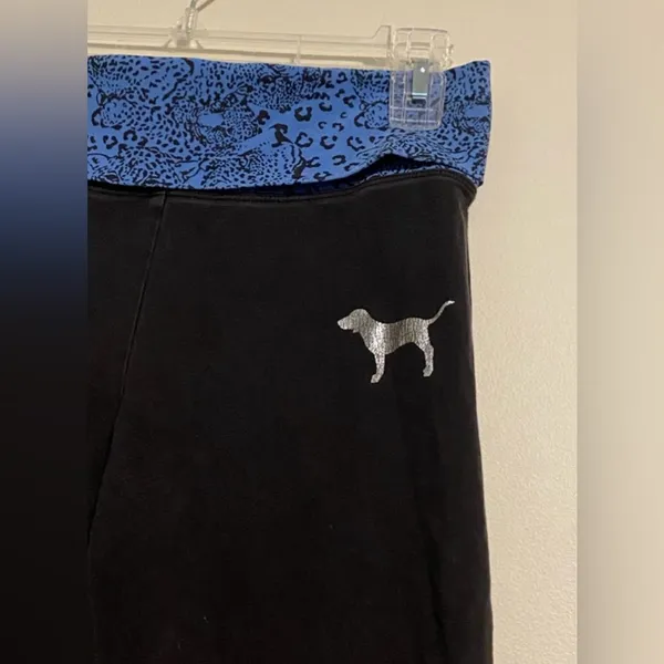 EUC VS Pink Blue & Black Animal Print Cropped Workout Pants size small - Image 2