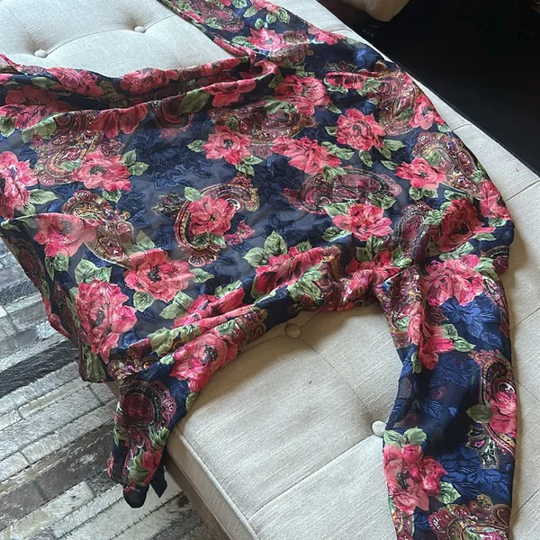 Victoria Secrets Gold Label Floral Button Down Robe Size M/L - Image 8