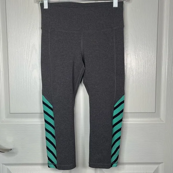 ALO Yoga Gray Capri Cropped Leggings Teal Black Stripe Sz S - Image 8