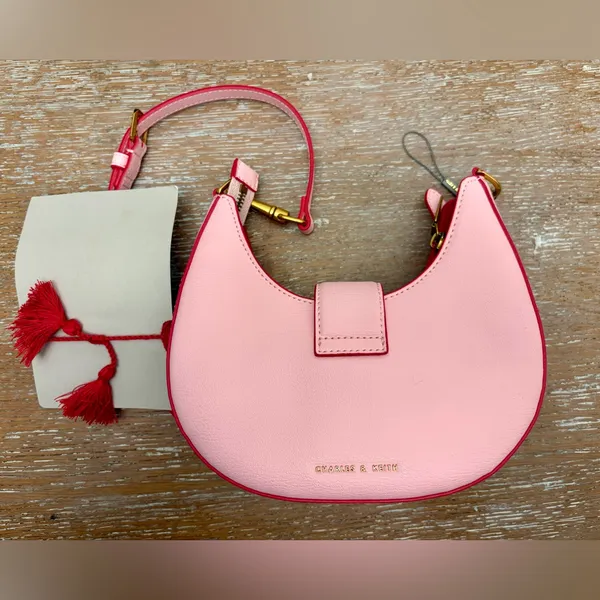 CHARLES & KEITH’s Limited-edition collaboration ITZY Gabine hobo saddle bag. - Image 4
