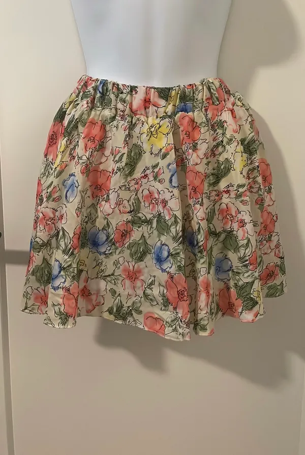Hardly Worn Floral Mini Skirt with under pants - Image 3
