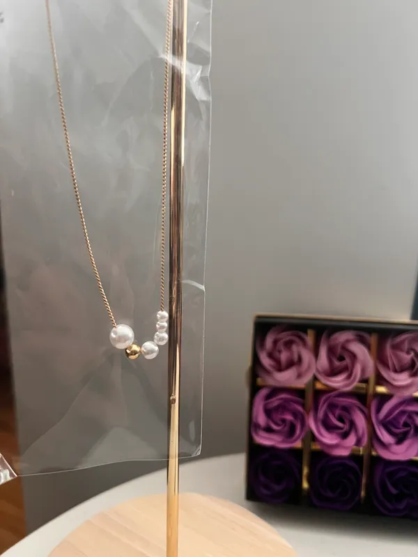 Elegant White Pearl Necklace - Image 3