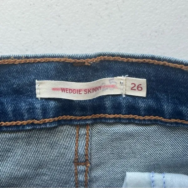 Levi Strauss & Co Distressed Wedgie Skinny Jean Size 26 - Image 3