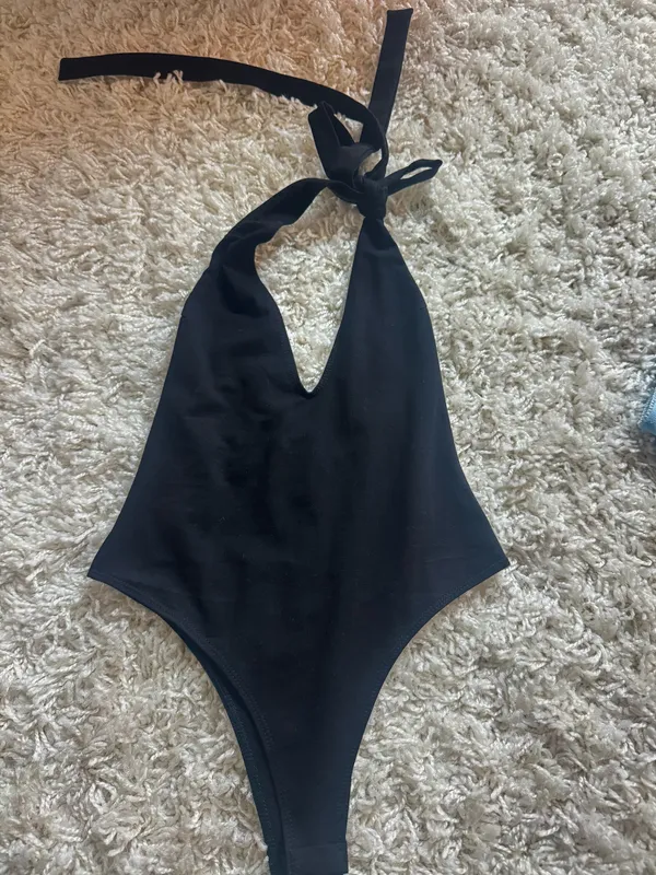 Edikted V-Neck Top Black - Image 2