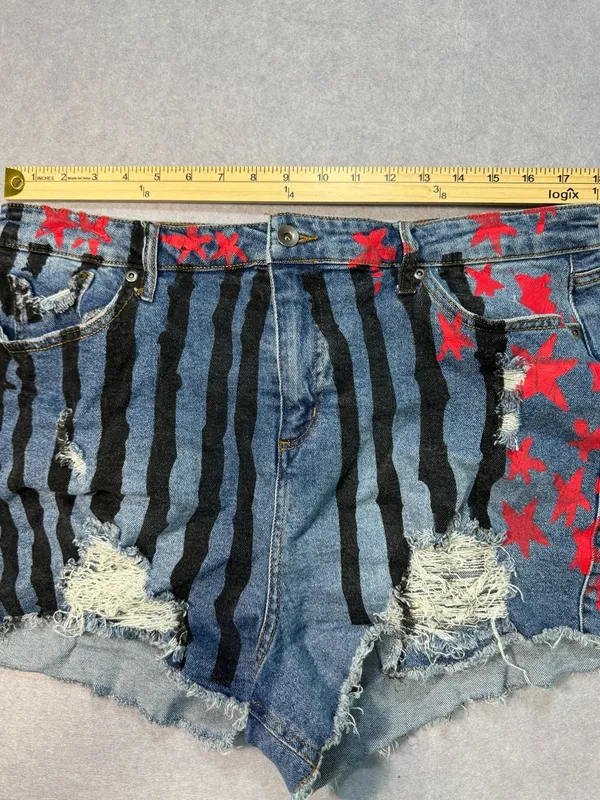 Her Universe DC Comics Birds of Prey Harley Quinn Hi-Rise Shorts Size 15 - Image 3