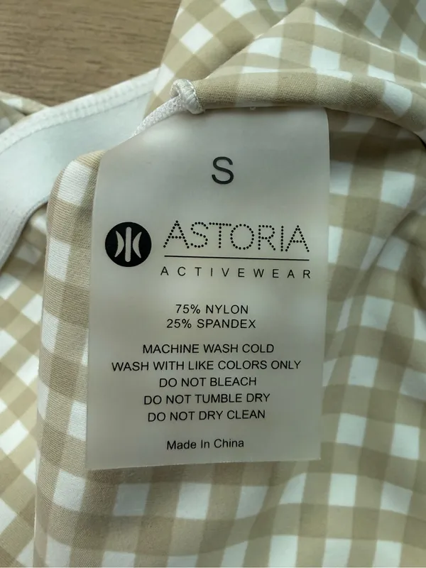 Astoria Activewear LUXE BALANCE Staple Sleeved Crop in Beige Gingham Size Small - Image 9